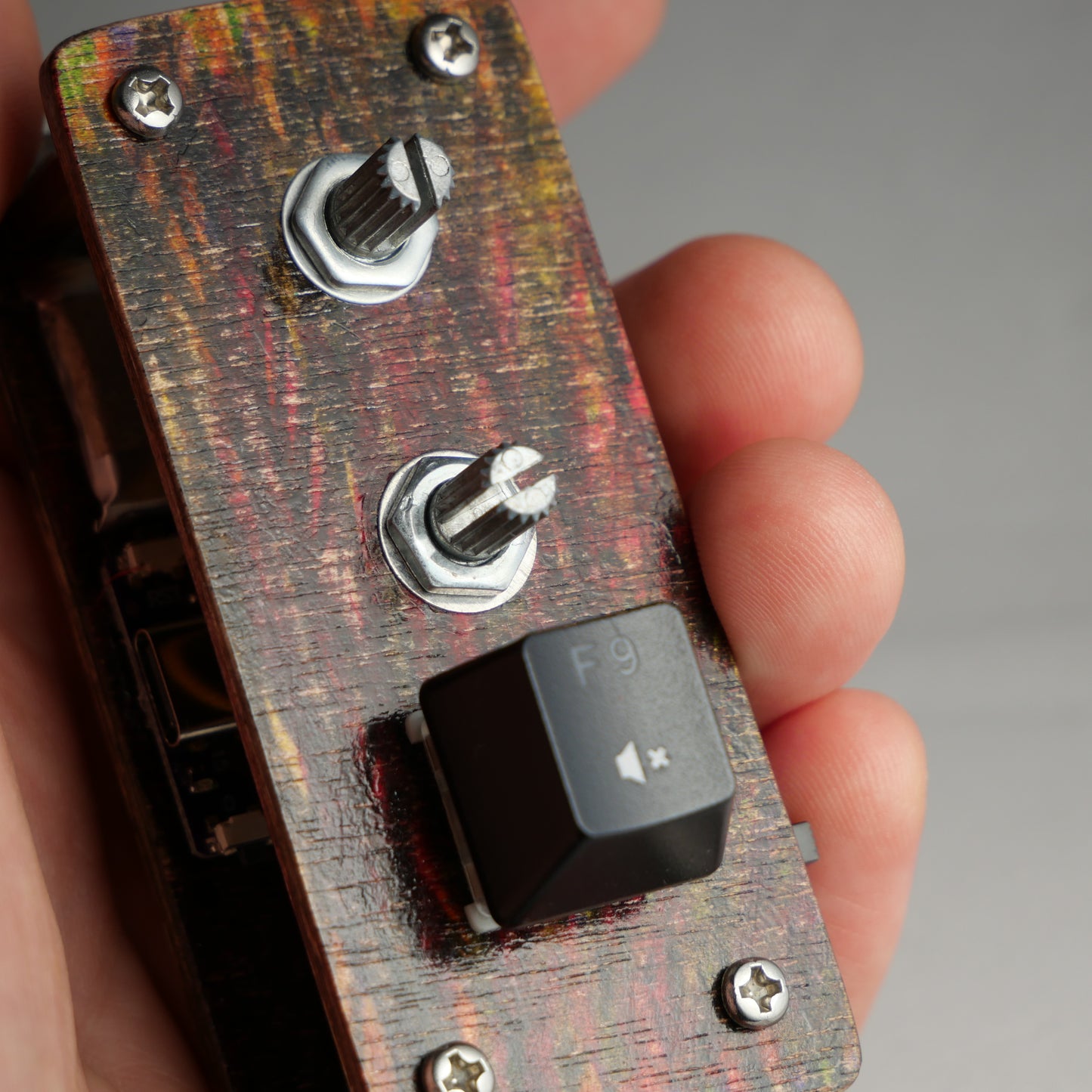madMidiCustom Wireless Midi Controller 1 button, 2 potentiometers