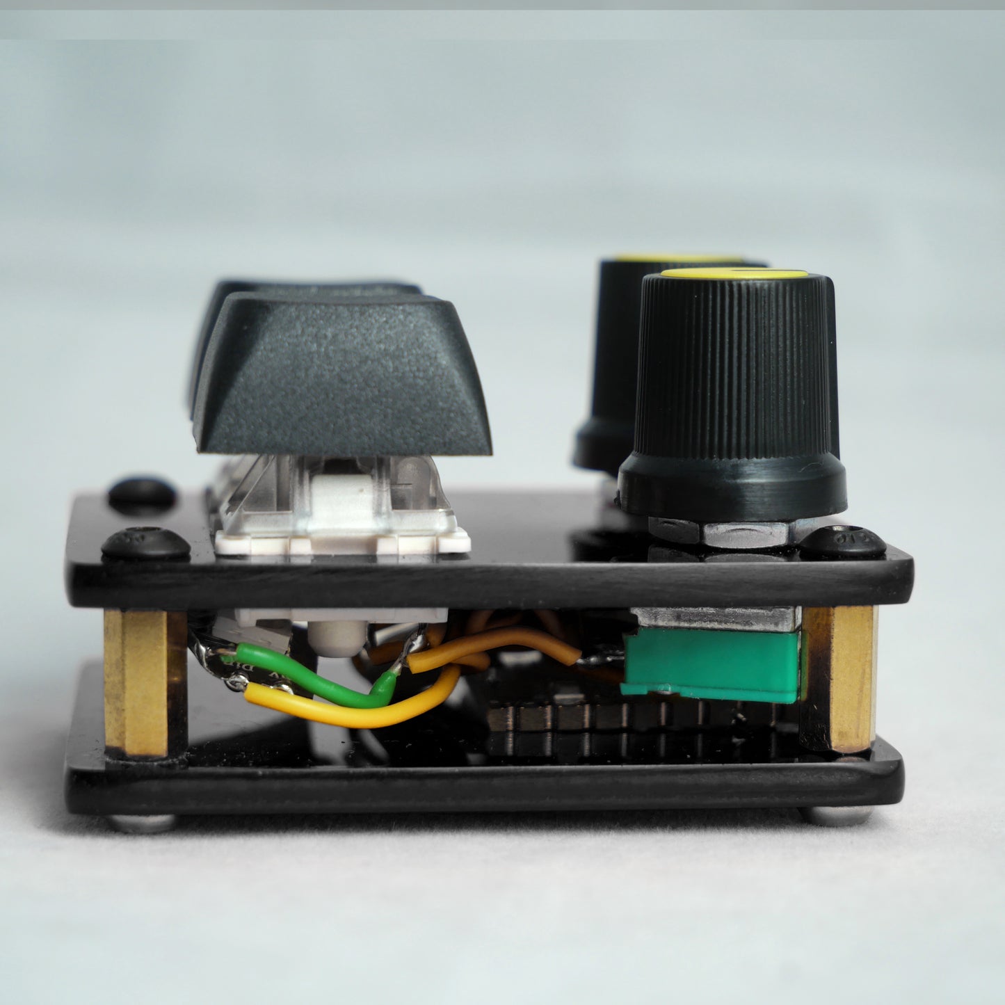 madMidiMini Acrylic Black