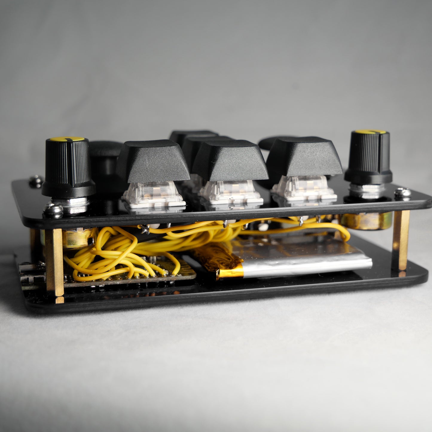 madMidi Acrylic Wireless Black & Yellow