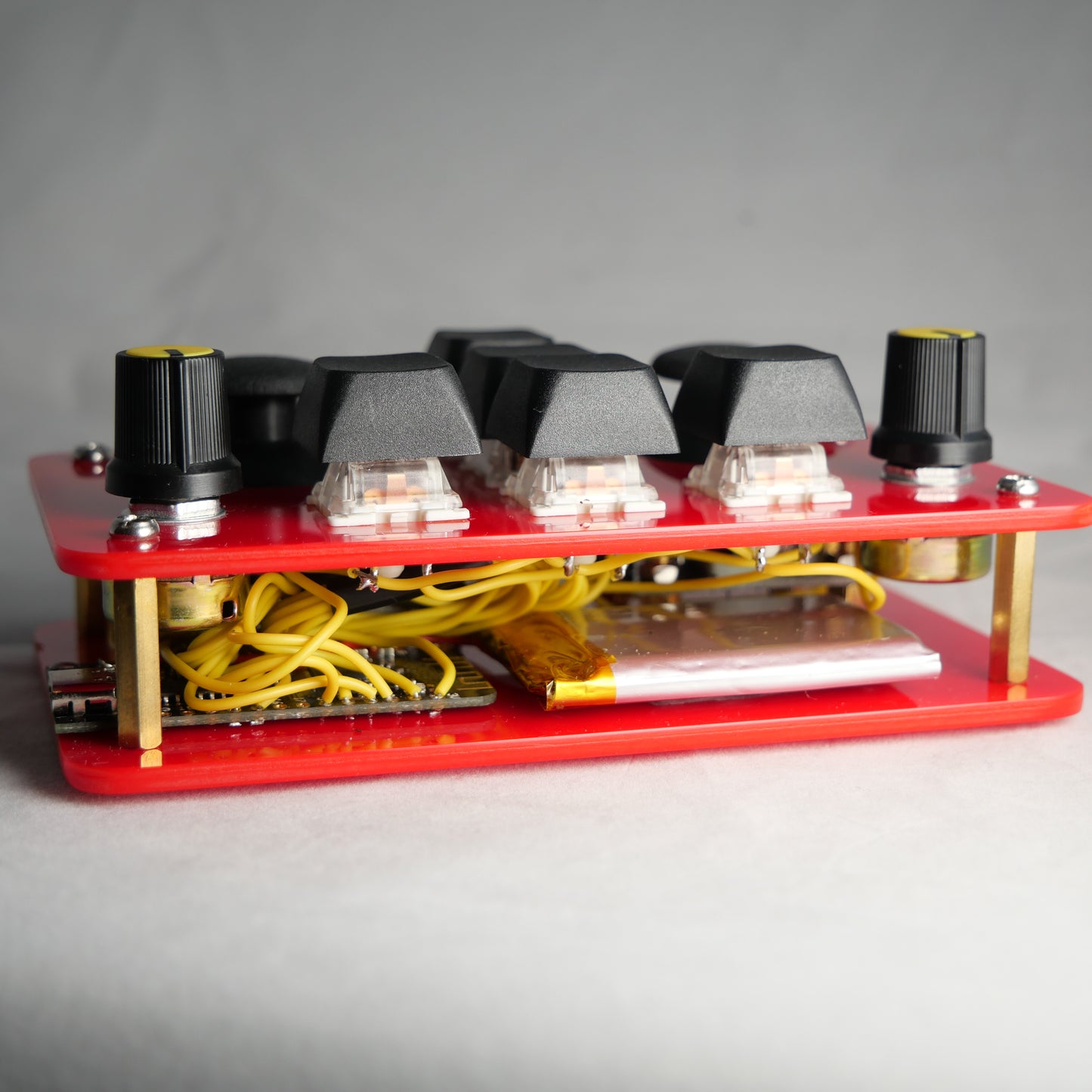madMidi Acrylic Wireless Red and Yellow
