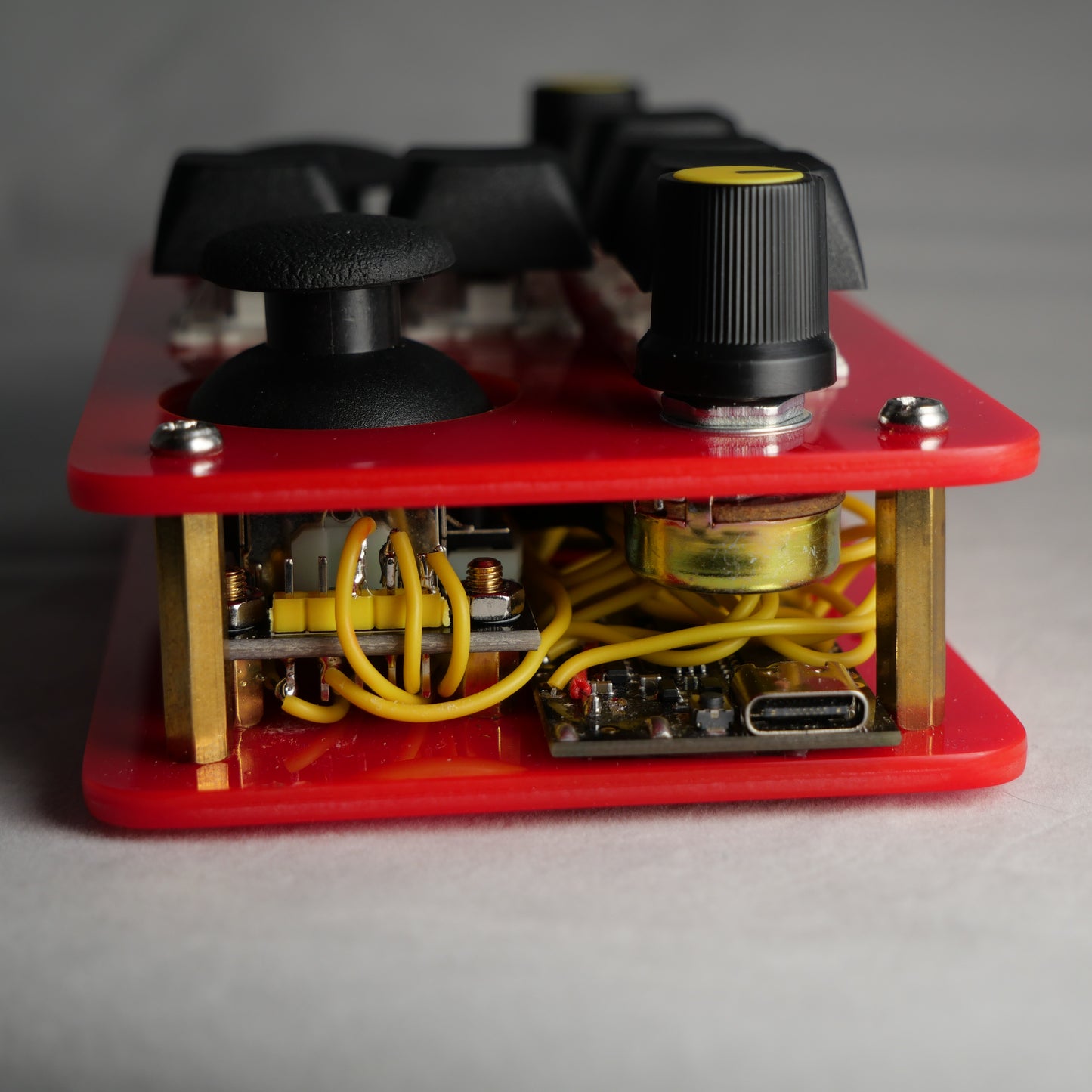 madMidi Acrylic Wireless Red and Yellow
